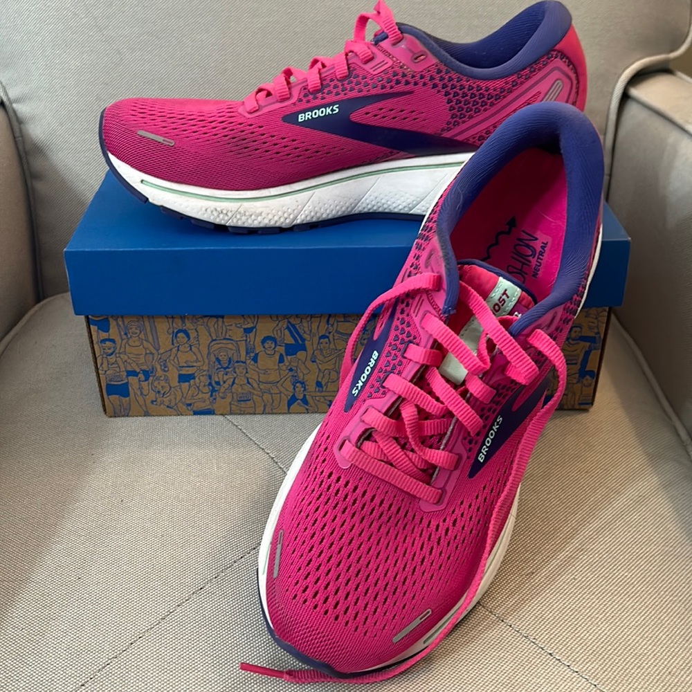 Brooks - Ghosts 14, women’s size 9, amazing condition